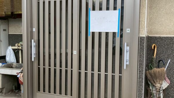 玄関サッシ（カバー工法）